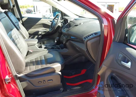 2017 Ford Escape Titanium z USA, uszkodzony, nr VIN 1FMCU0J90HUB46641